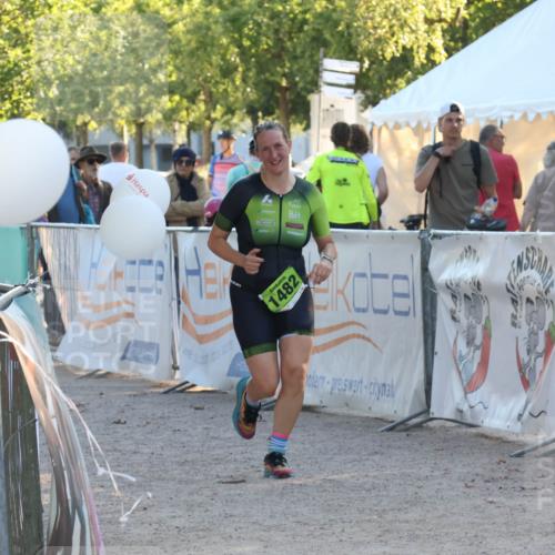 07.09.2025 - 19. Norderstedt Triathlon Luisa Fischer http://msf.ph/oto/8745863 07.09.2025 17:22:17 Ziel 923, 1482 meine-sportfotos.de