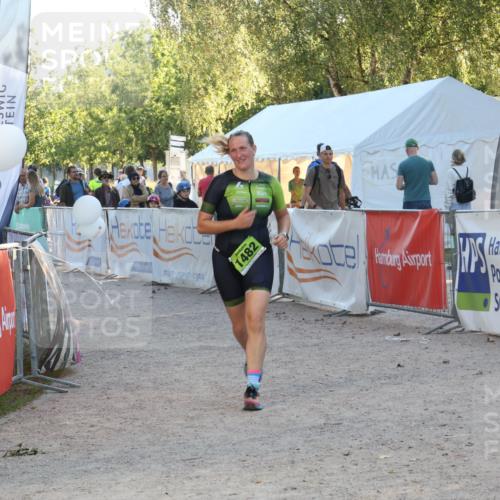 07.09.2025 - 19. Norderstedt Triathlon Luisa Fischer http://msf.ph/oto/8745940 07.09.2025 17:22:21 Ziel 923, 1482 meine-sportfotos.de