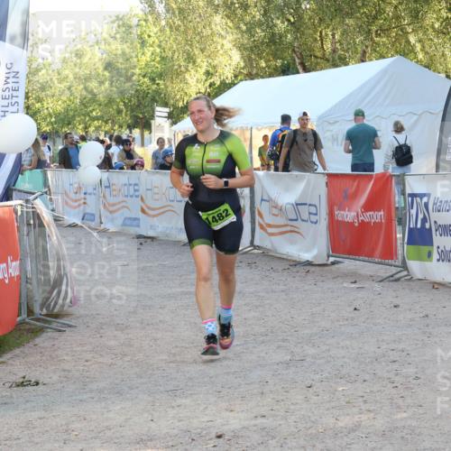 07.09.2025 - 19. Norderstedt Triathlon Luisa Fischer http://msf.ph/oto/8745944 07.09.2025 17:22:21 Ziel 923, 1482 meine-sportfotos.de