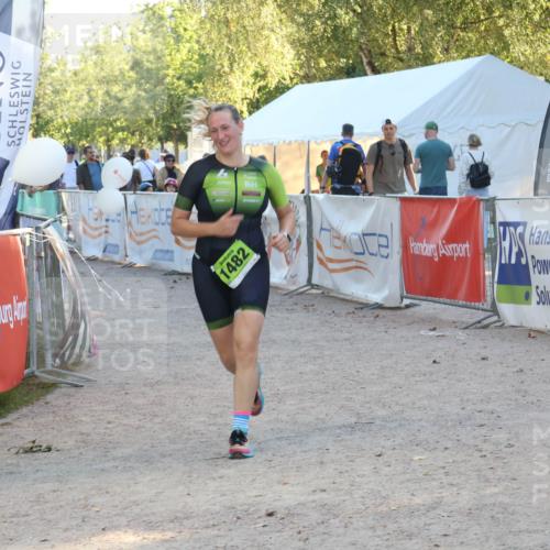 07.09.2025 - 19. Norderstedt Triathlon Luisa Fischer http://msf.ph/oto/8745952 07.09.2025 17:22:21 Ziel 923, 1482 meine-sportfotos.de