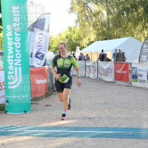 07.09.2025 - 19. Norderstedt Triathlon Luisa Fischer http://msf.ph/oto/8745961 07.09.2025 17:22:22 Ziel 923, 1482 meine-sportfotos.de