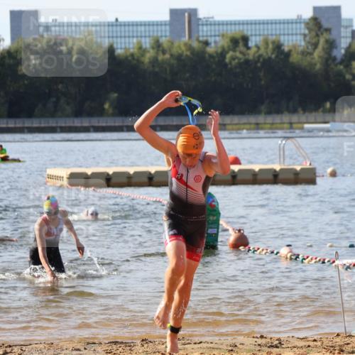07.09.2025 - 19. Norderstedt Triathlon Luisa Fischer http://msf.ph/oto/8746007 07.09.2025 10:25:03 Schwimmen 61, 62, 77, 80, 91, 100, 111, 126, 130 meine-sportfotos.de