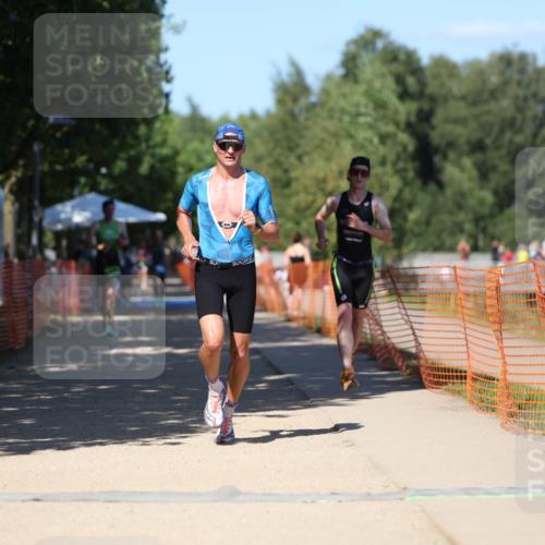 07.09.2025 - 19. Norderstedt Triathlon Michael Strokosch http://msf.ph/oto/8746054 07.09.2025 14:48:05 Laufen 880, 995, 1003 meine-sportfotos.de