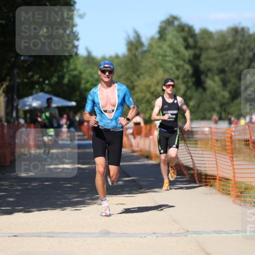 07.09.2025 - 19. Norderstedt Triathlon Michael Strokosch http://msf.ph/oto/8746062 07.09.2025 14:48:05 Laufen 880, 995, 1003 meine-sportfotos.de