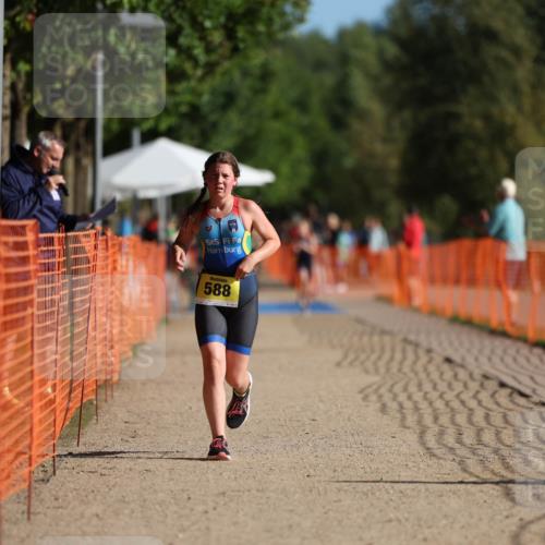 07.09.2025 - 19. Norderstedt Triathlon Michael Strokosch http://msf.ph/oto/8746072 07.09.2025 09:44:09 Laufen 587, 588 meine-sportfotos.de