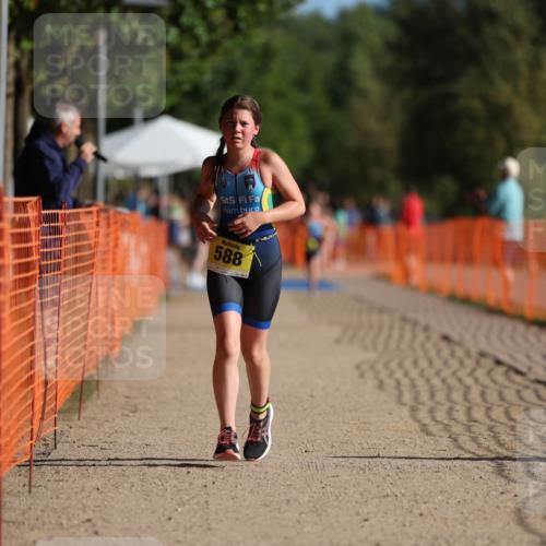 07.09.2025 - 19. Norderstedt Triathlon Michael Strokosch http://msf.ph/oto/8746099 07.09.2025 09:44:10 Laufen 587, 588 meine-sportfotos.de