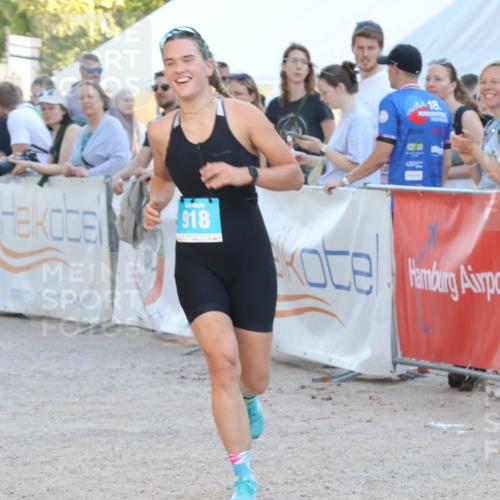 07.09.2025 - 19. Norderstedt Triathlon Luisa Fischer http://msf.ph/oto/8746220 07.09.2025 17:27:14 Ziel 918 meine-sportfotos.de