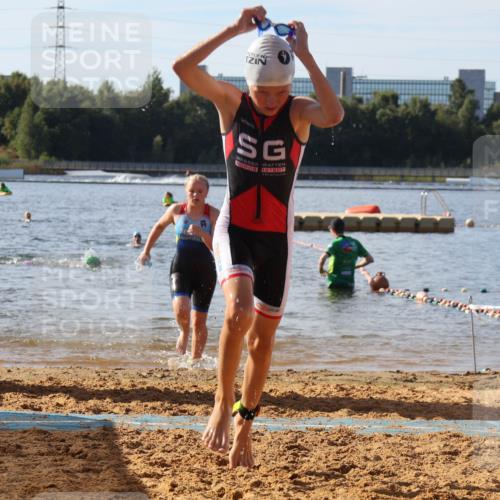 07.09.2025 - 19. Norderstedt Triathlon Luisa Fischer http://msf.ph/oto/8746331 07.09.2025 10:25:30 Schwimmen 67, 92, 129 meine-sportfotos.de