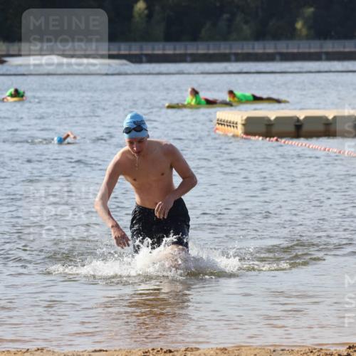 07.09.2025 - 19. Norderstedt Triathlon Luisa Fischer http://msf.ph/oto/8746490 07.09.2025 10:25:56 Schwimmen 99, 110, 693 meine-sportfotos.de