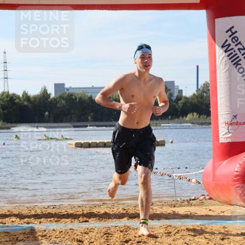 07.09.2025 - 19. Norderstedt Triathlon Luisa Fischer http://msf.ph/oto/8746620 07.09.2025 10:26:01 Schwimmen 99, 110, 693 meine-sportfotos.de