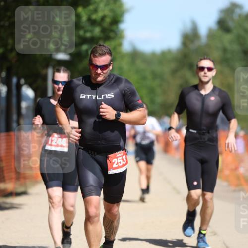 07.09.2025 - 19. Norderstedt Triathlon Michael Strokosch http://msf.ph/oto/8746630 07.09.2025 12:37:06 Laufen 253, 260, 280, 738, 1244 meine-sportfotos.de