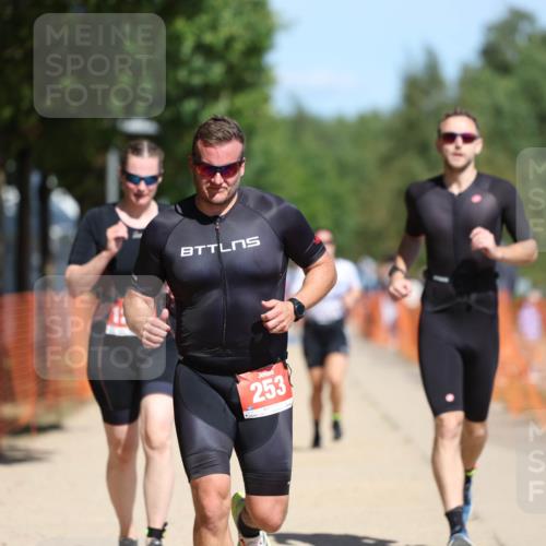 07.09.2025 - 19. Norderstedt Triathlon Michael Strokosch http://msf.ph/oto/8746640 07.09.2025 12:37:06 Laufen 253, 260, 280, 738, 1244 meine-sportfotos.de