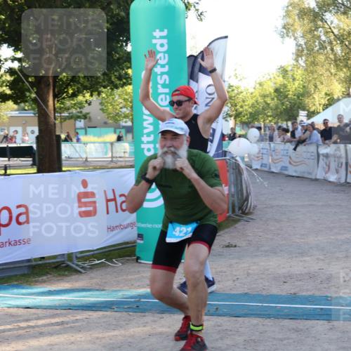 07.09.2025 - 19. Norderstedt Triathlon Luisa Fischer http://msf.ph/oto/8746641 07.09.2025 17:29:08 Ziel 421, 886 meine-sportfotos.de
