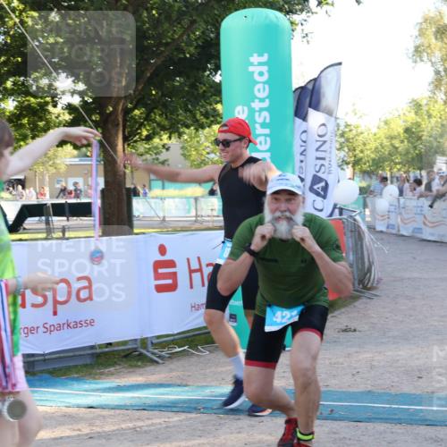 07.09.2025 - 19. Norderstedt Triathlon Luisa Fischer http://msf.ph/oto/8746646 07.09.2025 17:29:09 Ziel 421, 886 meine-sportfotos.de