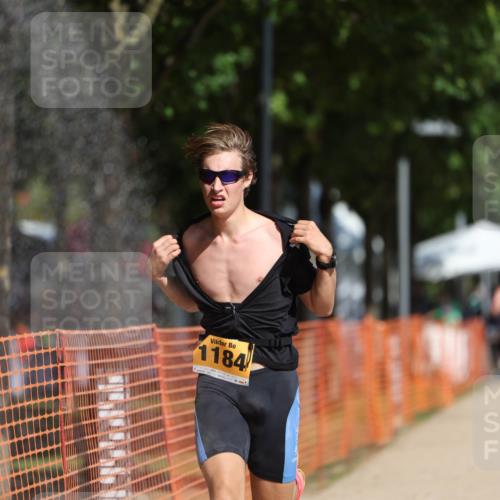 07.09.2025 - 19. Norderstedt Triathlon Michael Strokosch http://msf.ph/oto/8746701 07.09.2025 12:00:29 Laufen 714, 749, 1184 meine-sportfotos.de