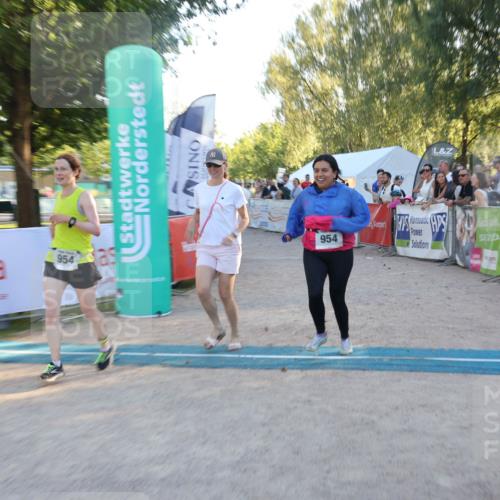 07.09.2025 - 19. Norderstedt Triathlon Luisa Fischer http://msf.ph/oto/8746746 07.09.2025 17:29:54 Ziel 954 meine-sportfotos.de