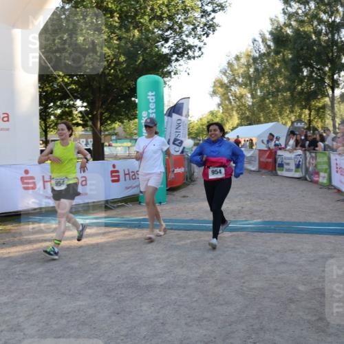 07.09.2025 - 19. Norderstedt Triathlon Luisa Fischer http://msf.ph/oto/8746750 07.09.2025 17:29:54 Ziel 954 meine-sportfotos.de
