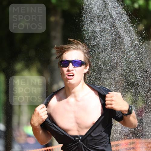 07.09.2025 - 19. Norderstedt Triathlon Michael Strokosch http://msf.ph/oto/8746761 07.09.2025 12:00:30 Laufen 1184 meine-sportfotos.de