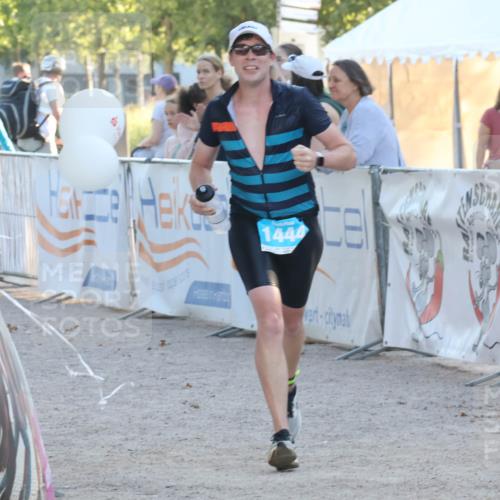 07.09.2025 - 19. Norderstedt Triathlon Luisa Fischer http://msf.ph/oto/8746763 07.09.2025 17:30:10 Ziel 1444 meine-sportfotos.de