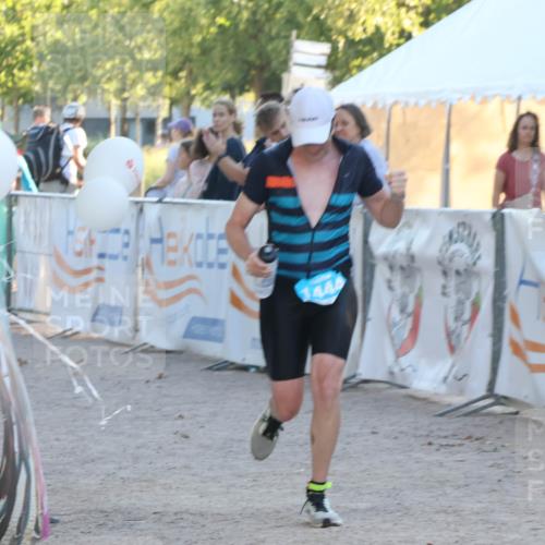 07.09.2025 - 19. Norderstedt Triathlon Luisa Fischer http://msf.ph/oto/8746770 07.09.2025 17:30:10 Ziel 1444 meine-sportfotos.de