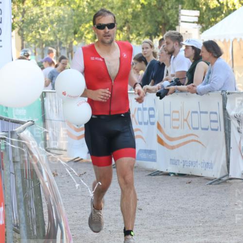 07.09.2025 - 19. Norderstedt Triathlon Luisa Fischer http://msf.ph/oto/8746838 07.09.2025 17:30:16 Ziel 894, 1444 meine-sportfotos.de