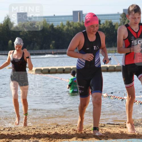 07.09.2025 - 19. Norderstedt Triathlon Luisa Fischer http://msf.ph/oto/8746876 07.09.2025 10:27:17 Schwimmen 56, 63, 66, 122, 666 meine-sportfotos.de