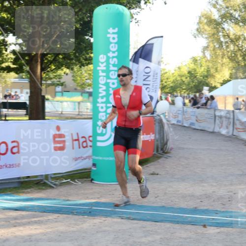 07.09.2025 - 19. Norderstedt Triathlon Luisa Fischer http://msf.ph/oto/8746888 07.09.2025 17:30:20 Ziel 894, 1444 meine-sportfotos.de