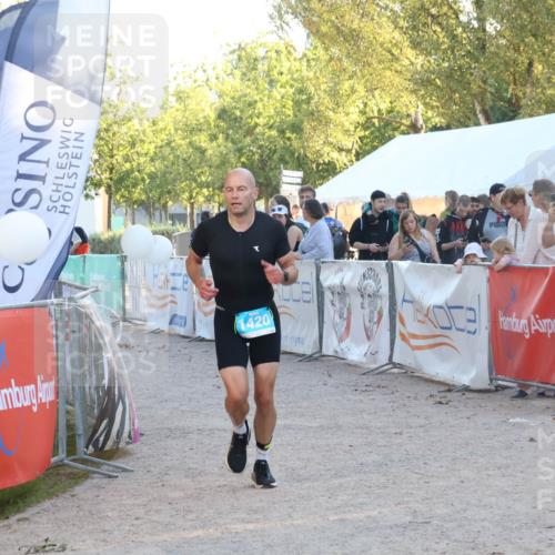 07.09.2025 - 19. Norderstedt Triathlon Luisa Fischer http://msf.ph/oto/8746933 07.09.2025 17:31:12 Ziel 1420 meine-sportfotos.de