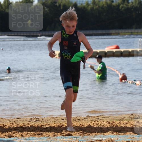07.09.2025 - 19. Norderstedt Triathlon Luisa Fischer http://msf.ph/oto/8746996 07.09.2025 10:27:49 Schwimmen 85 meine-sportfotos.de
