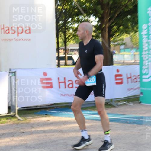 07.09.2025 - 19. Norderstedt Triathlon Luisa Fischer http://msf.ph/oto/8746998 07.09.2025 17:31:16 Ziel 1420 meine-sportfotos.de