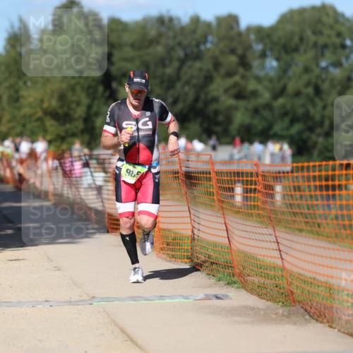 07.09.2025 - 19. Norderstedt Triathlon Michael Strokosch http://msf.ph/oto/8747046 07.09.2025 14:49:43 Laufen 985 meine-sportfotos.de