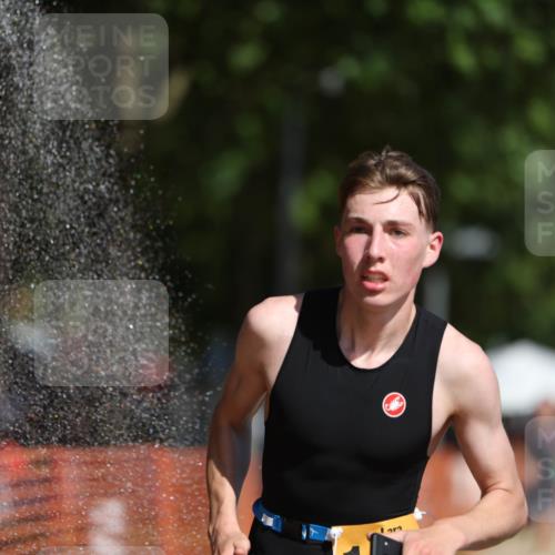 07.09.2025 - 19. Norderstedt Triathlon Michael Strokosch http://msf.ph/oto/8747240 07.09.2025 12:01:01 Laufen 1152, 1156 meine-sportfotos.de