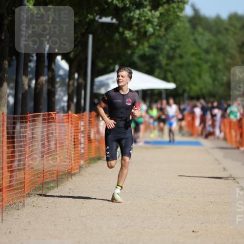 07.09.2025 - 19. Norderstedt Triathlon Michael Strokosch http://msf.ph/oto/8747282 07.09.2025 12:01:04 Laufen 787, 1152, 1156 meine-sportfotos.de