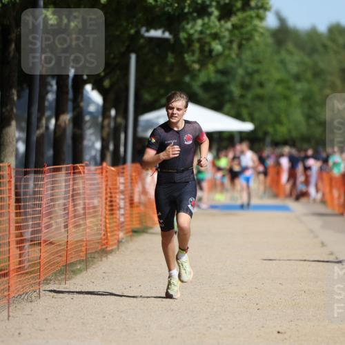 07.09.2025 - 19. Norderstedt Triathlon Michael Strokosch http://msf.ph/oto/8747301 07.09.2025 12:01:05 Laufen 787, 1156 meine-sportfotos.de