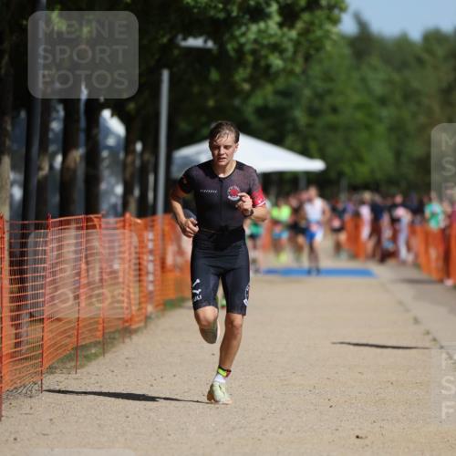 07.09.2025 - 19. Norderstedt Triathlon Michael Strokosch http://msf.ph/oto/8747312 07.09.2025 12:01:05 Laufen 787, 1156 meine-sportfotos.de
