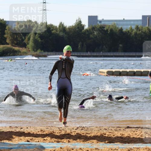 07.09.2025 - 19. Norderstedt Triathlon Luisa Fischer http://msf.ph/oto/8747313 07.09.2025 10:48:55 Schwimmen 1185, 1191 meine-sportfotos.de