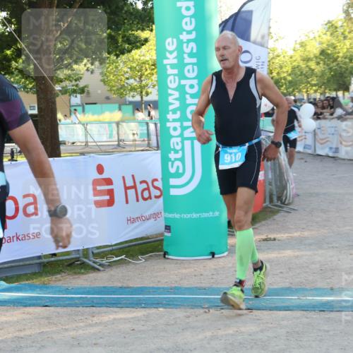 07.09.2025 - 19. Norderstedt Triathlon Luisa Fischer http://msf.ph/oto/8747315 07.09.2025 17:34:18 Ziel 409, 432, 910 meine-sportfotos.de