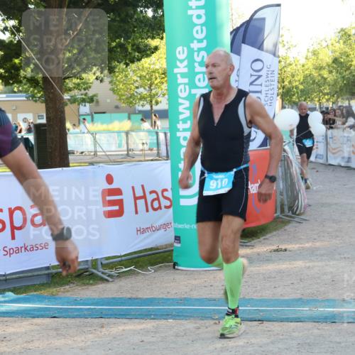 07.09.2025 - 19. Norderstedt Triathlon Luisa Fischer http://msf.ph/oto/8747321 07.09.2025 17:34:18 Ziel 409, 432, 910 meine-sportfotos.de