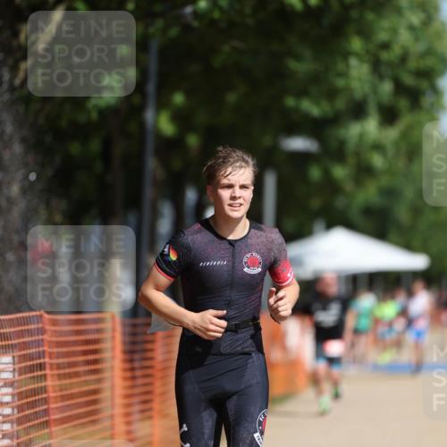 07.09.2025 - 19. Norderstedt Triathlon Michael Strokosch http://msf.ph/oto/8747362 07.09.2025 12:01:07 Laufen 787, 1156 meine-sportfotos.de
