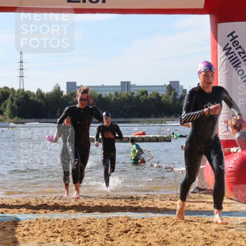 07.09.2025 - 19. Norderstedt Triathlon Luisa Fischer http://msf.ph/oto/8747416 07.09.2025 10:49:01 Schwimmen 1163, 1165, 1168, 1185, 1191 meine-sportfotos.de