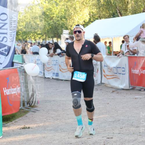 07.09.2025 - 19. Norderstedt Triathlon Luisa Fischer http://msf.ph/oto/8747423 07.09.2025 17:35:02 Ziel 1458 meine-sportfotos.de