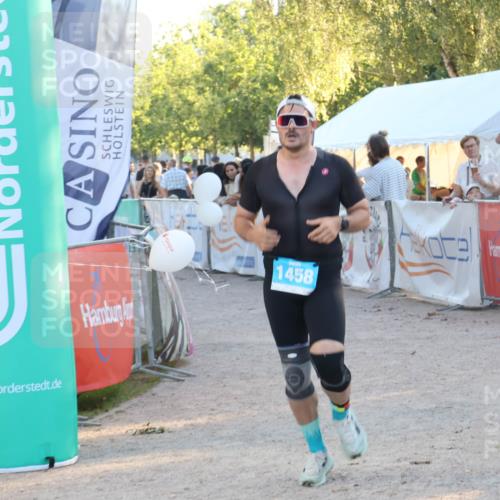 07.09.2025 - 19. Norderstedt Triathlon Luisa Fischer http://msf.ph/oto/8747426 07.09.2025 17:35:02 Ziel 1458 meine-sportfotos.de