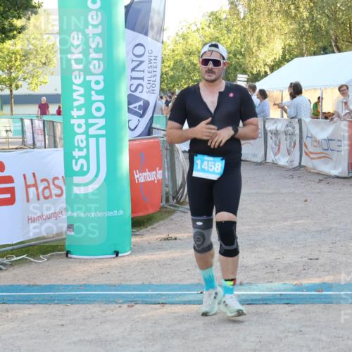 07.09.2025 - 19. Norderstedt Triathlon Luisa Fischer http://msf.ph/oto/8747442 07.09.2025 17:35:03 Ziel 1458 meine-sportfotos.de