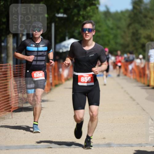 07.09.2025 - 19. Norderstedt Triathlon Michael Strokosch http://msf.ph/oto/8747472 07.09.2025 12:38:00 Laufen 302, 824, 859 meine-sportfotos.de