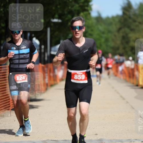 07.09.2025 - 19. Norderstedt Triathlon Michael Strokosch http://msf.ph/oto/8747488 07.09.2025 12:38:01 Laufen 302, 824, 859 meine-sportfotos.de