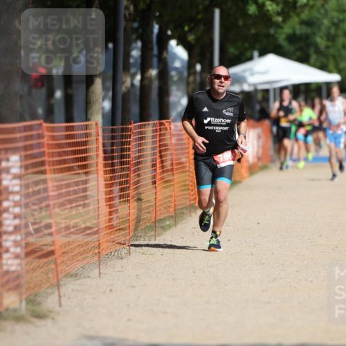 07.09.2025 - 19. Norderstedt Triathlon Michael Strokosch http://msf.ph/oto/8747489 07.09.2025 12:01:13 Laufen 787, 796 meine-sportfotos.de