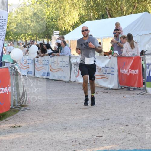 07.09.2025 - 19. Norderstedt Triathlon Luisa Fischer http://msf.ph/oto/8747492 07.09.2025 17:35:12 Ziel 925 meine-sportfotos.de