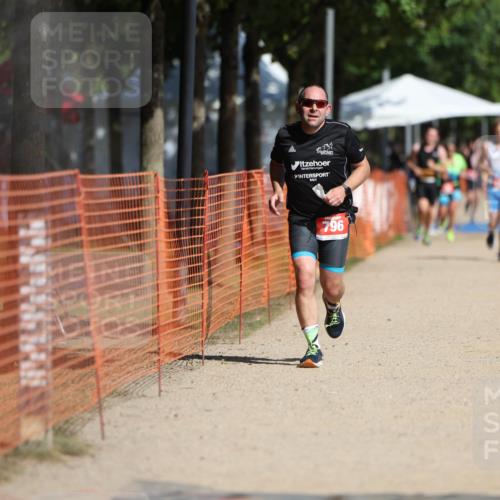 07.09.2025 - 19. Norderstedt Triathlon Michael Strokosch http://msf.ph/oto/8747500 07.09.2025 12:01:13 Laufen 787, 796 meine-sportfotos.de
