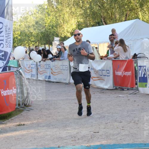 07.09.2025 - 19. Norderstedt Triathlon Luisa Fischer http://msf.ph/oto/8747501 07.09.2025 17:35:12 Ziel 925 meine-sportfotos.de
