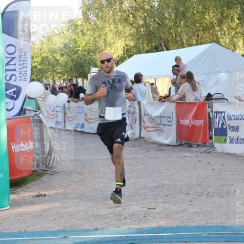 07.09.2025 - 19. Norderstedt Triathlon Luisa Fischer http://msf.ph/oto/8747505 07.09.2025 17:35:13 Ziel 925 meine-sportfotos.de